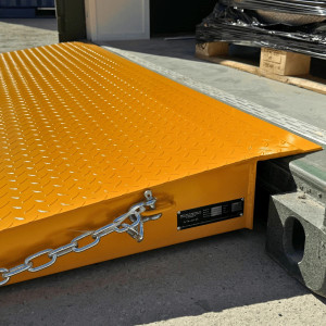 Rampe d’accès container mobile à vendre en France | Chargement industriel sécurisé